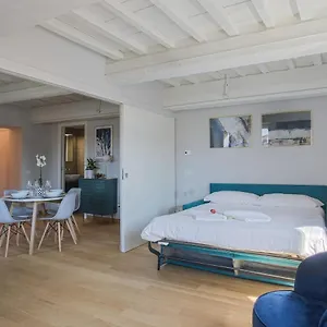 https://luxury-suite-in-florence-hosted-by-sweetstay.it-tuscanyhotel.com